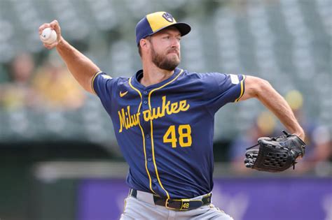 Milwaukee Brewers at Cincinnati Reds odds, picks and predictions.